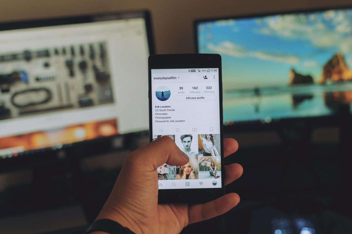 Instagram, mand med mobil