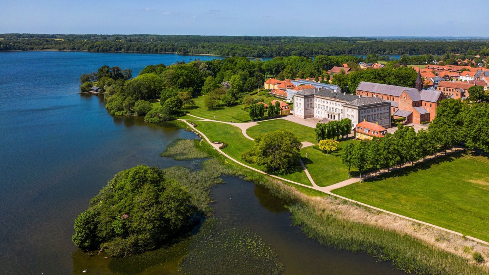 Dronefoto af Sorø Akademi set fra luften