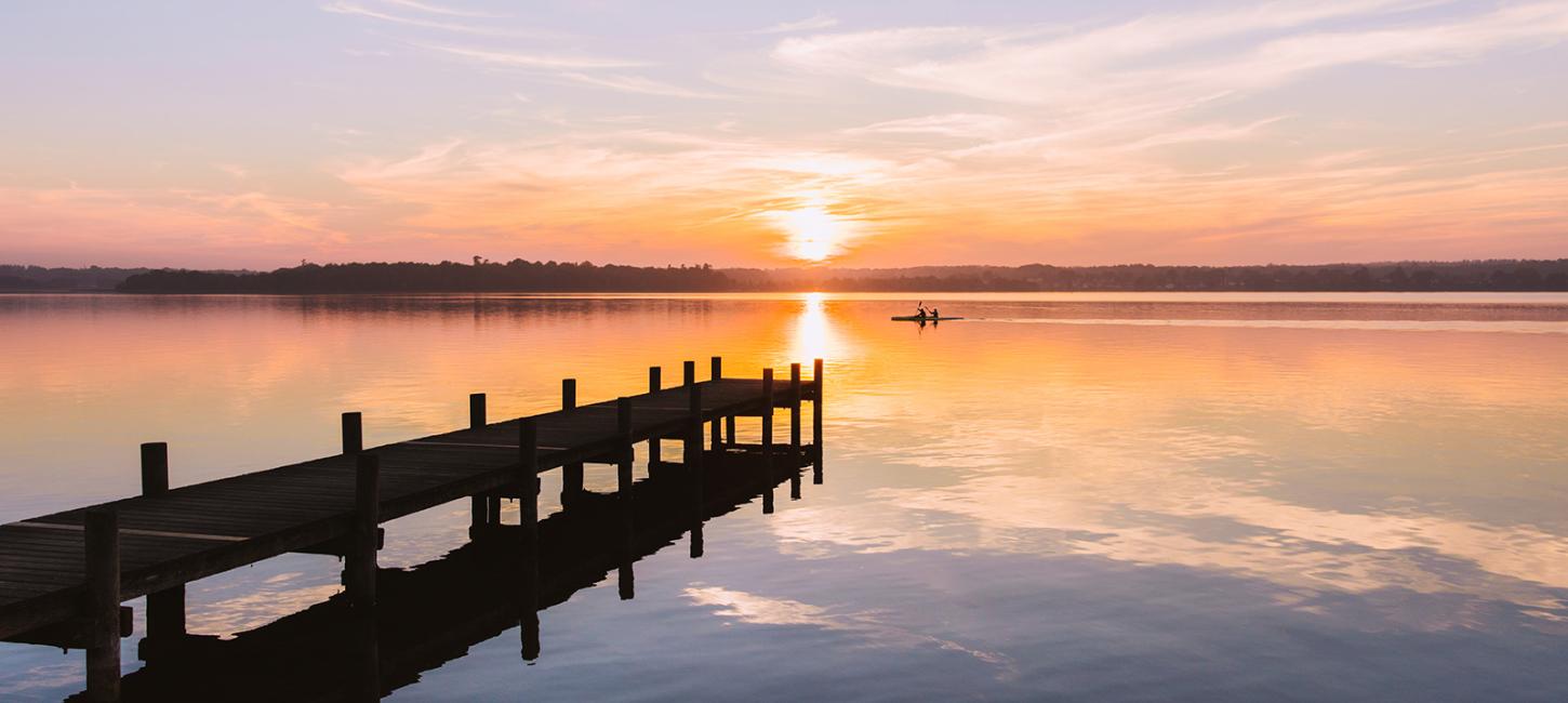 Solnedgang over Nødebo pier ved Esrum